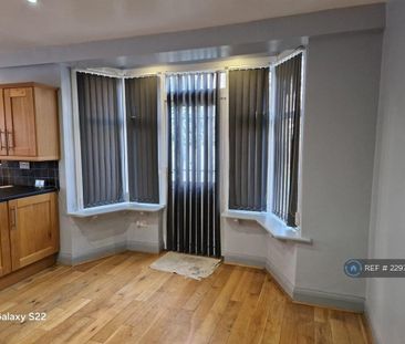 4 bedroom semi-detached house to rent - Photo 3