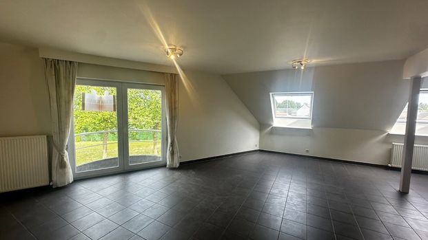 Instapklaar appartement met één slaapkamer, balkon en lift te Lokeren - Photo 1