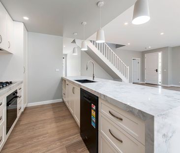 Luxurious townhouse, heart of Blackburn South - Photo 3