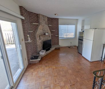 Private Rooms in Professional Shared Home – Great Location - Photo 1