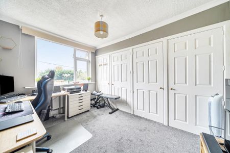 4 bedroom semi-detached house to rent - Photo 5