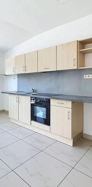 Appartement te huur in Morlanwelz-Mariemont voor € 815 met 1 slaapkamer - Photo 1