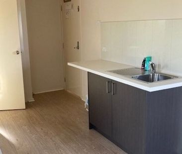 STUDIO/BEDSIT - Photo 2