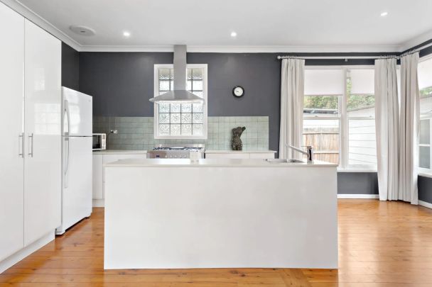 CHARMING 2 BEDROOM HOME - Photo 1