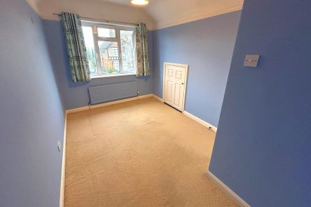 Waldens Park Road, Woking, Surrey, GU21 - Photo 5