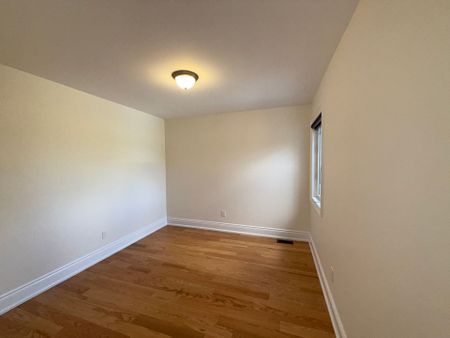 For Lease - 89 Slack Street Unit# Main and 2nd Floor only, Bradford West Gwillimbury, Ontario - Photo 2