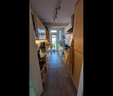 Room in a Shared House, London, CR4 - Photo 3