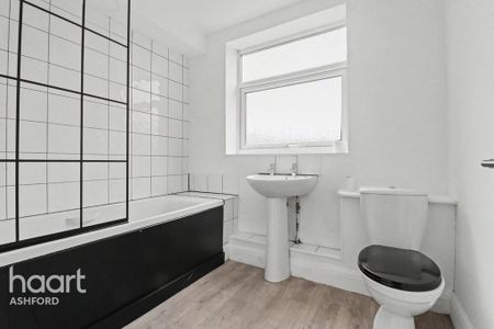 1 bedroom in a house share to rent - Photo 4