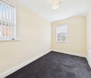 4 bedroom end of terrace house to rent - Photo 5