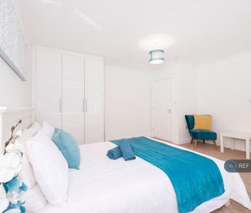 1 bedroom in a house share to rent - Photo 2