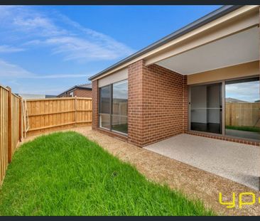 Modern 3-Bedroom Family Home in a Quiet Clyde Location - Photo 2