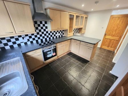 10 Jamaica Way, Ardoyne, North Belfast, BT14 7QX - Photo 5