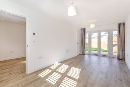 3 bedroom semi-detached house to rent - Photo 2