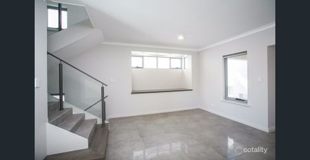 Stunning 3 Bedroom Property in Daglish - Just a Short Stroll from Subiaco - Photo 2