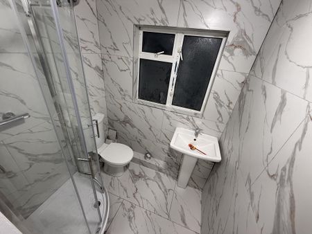 3 bedroom flat to rent - Photo 2