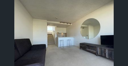 Renovated beachside apartment - Photo 2