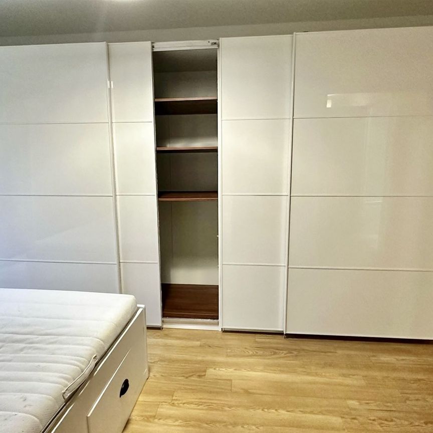 Albatross Way, London - Photo 1