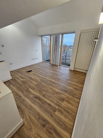 4 Bed Terraced House, Cable Yard, CV1 - Photo 2