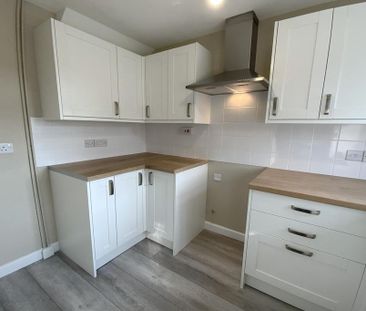 2 bedroom end of terrace house to rent - Photo 3
