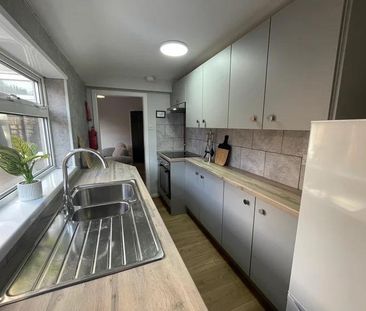 2 bedroom end of terrace house to rent - Photo 1