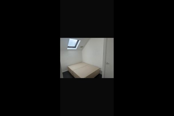 2 Bed Flat, Napier Road, LU1 - Photo 1