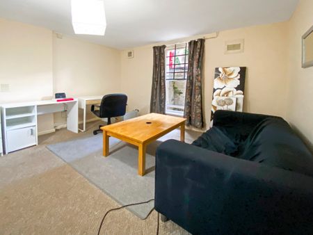 Room 1, Basement Flat 47/48 St John Street, Oxford OX1 2LQ - Photo 4