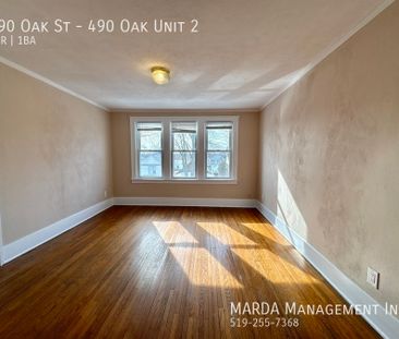 SPACIOUS 1-BEDROOM/1-BATH APARTMENT ON SECOND FLOOR-ALL UTILITIES INCL - Photo 1