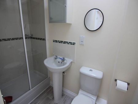2 bedroom coach house to rent - Photo 5