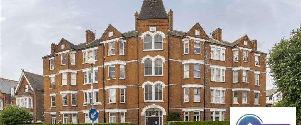 3 Bedroom Flat To Rent - Photo 1