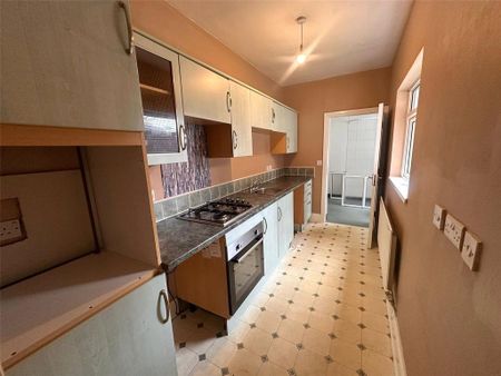 3 bedroom semi-detached house to rent - Photo 3