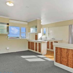 Four Bedroom House - Thames - Photo 2