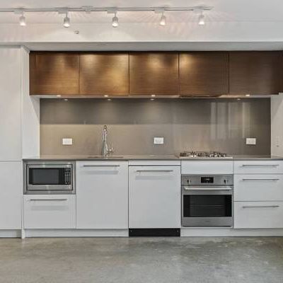 Modern Studio Apartment in the Heart of Gastown - Photo 4