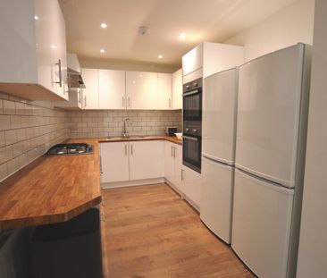 1 bedroom in a house share to rent - Photo 2