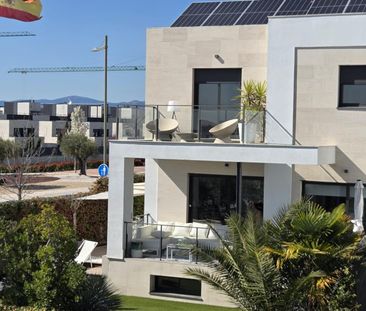 Jardín privado, diseño y luz | Chalet de esquina único en Boadilla - Foto 4