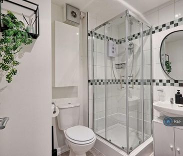 Studio to rent - Photo 6