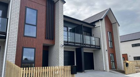 Brand New 3 bedroom townhouse for rent!! - Photo 4