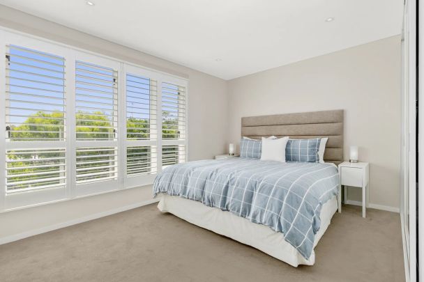 Streamlined Luxury In A Leafy Urban Setting - Photo 1