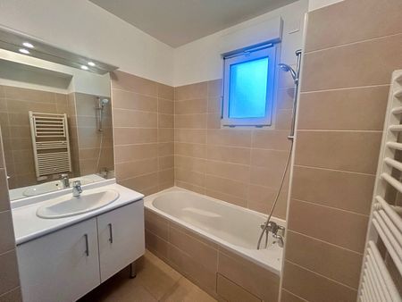 Location Appartement 4 pièces 82m² ST DENIS 93200 - Photo 5