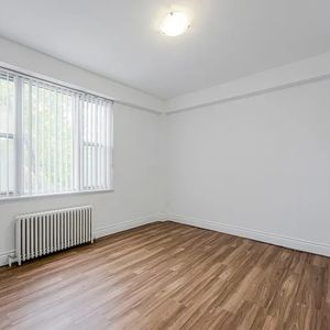 1 Bedroom Suite Steps from U of T - Photo 2