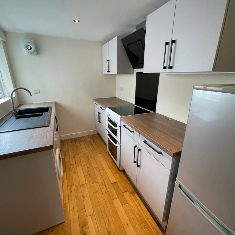 2 bedroom terraced house to rent - Photo 1
