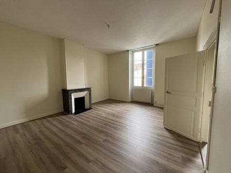 Location Maison 4 pièces 132m² CHATEAUNEUF SUR CHARENTE 16120 - Photo 2