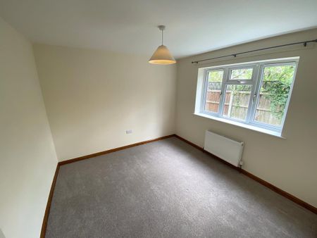 2 bedroom detached bungalow to rent - Photo 2