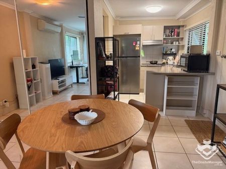 Studio Apartment â Fully Furnished & Ultra Convenient - Photo 2