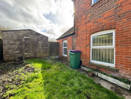 3 bedroom flat to rent - Photo 4