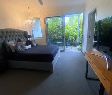 FURNISHED STUDIO WITH PRIVATE ENTRY AND COURTYARD $450 per week - Photo 3