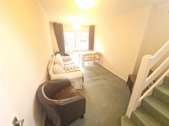 4 bedroom end of terrace house to rent - Photo 1
