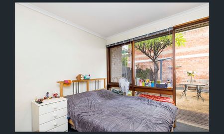 5-bedroom shared house / townhouse, Chatham Street - Photo 2