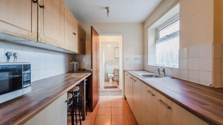 3 bedroom terraced house to rent - Photo 4