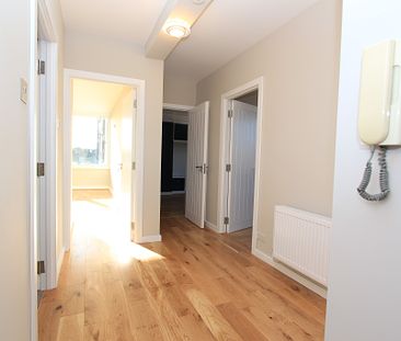 BRAND NEW Immaculate Spacious Modern TWO BED FLAT (1st Floor) with Parking & Communal Garden in East Finchley, N2 - Photo 6