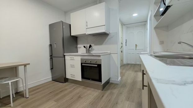 Calle de Trafalgar, Madrid, Community of Madrid 28010 - Photo 1